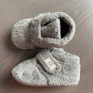 UGG Soft Fleece Baby/Toddler Shoes in Light Gray